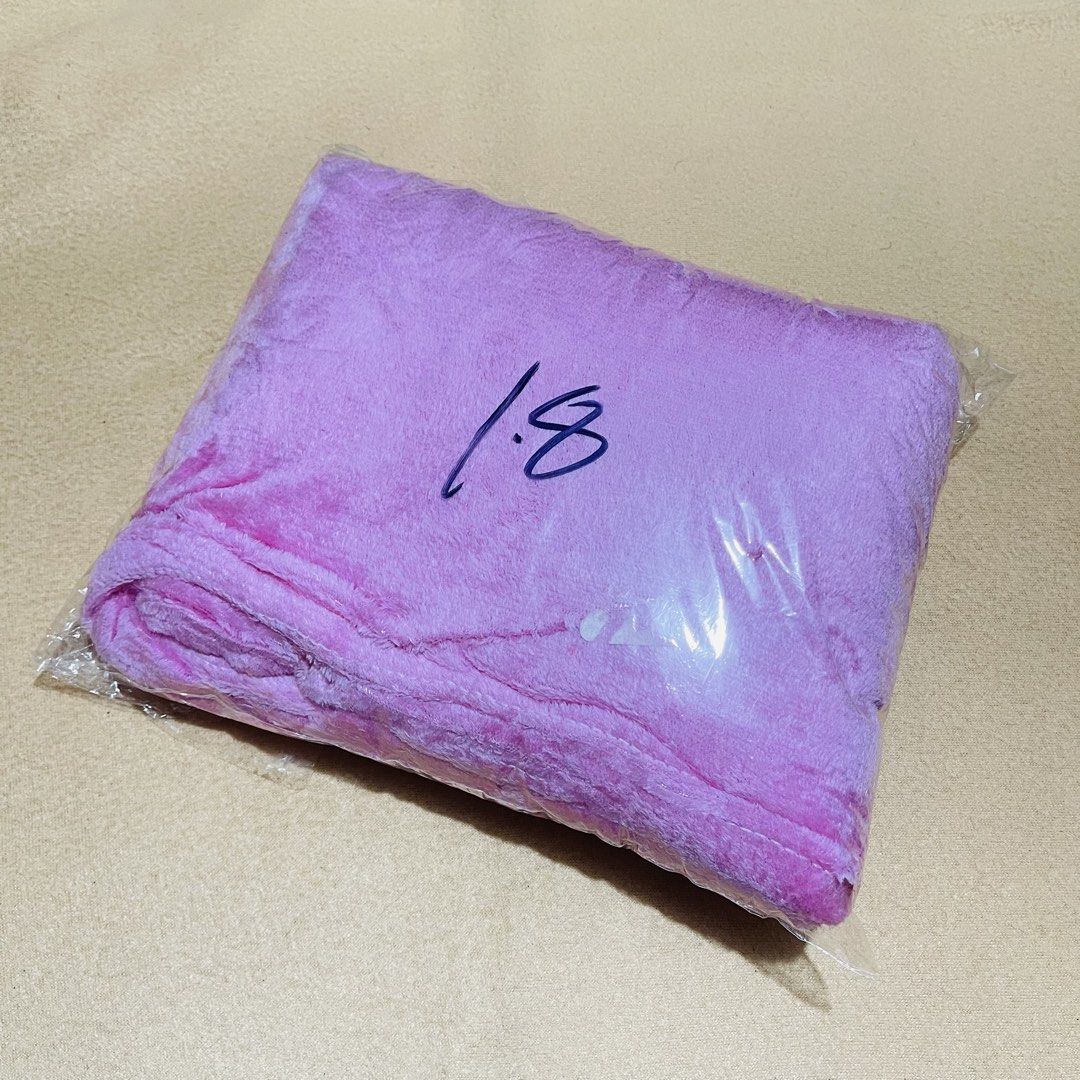 Velvet Blanket (Category: Bedding & Towels) located in Manila. Submitted by jinariii (Listing ID 1468870899, Image 3). Description: ▫️NEW ▫️Velvety fabric ▫️Shiny magenta in color 🔺RFS: wrong color 💰MOP: BPI | Maribank | MAYA | GCash.