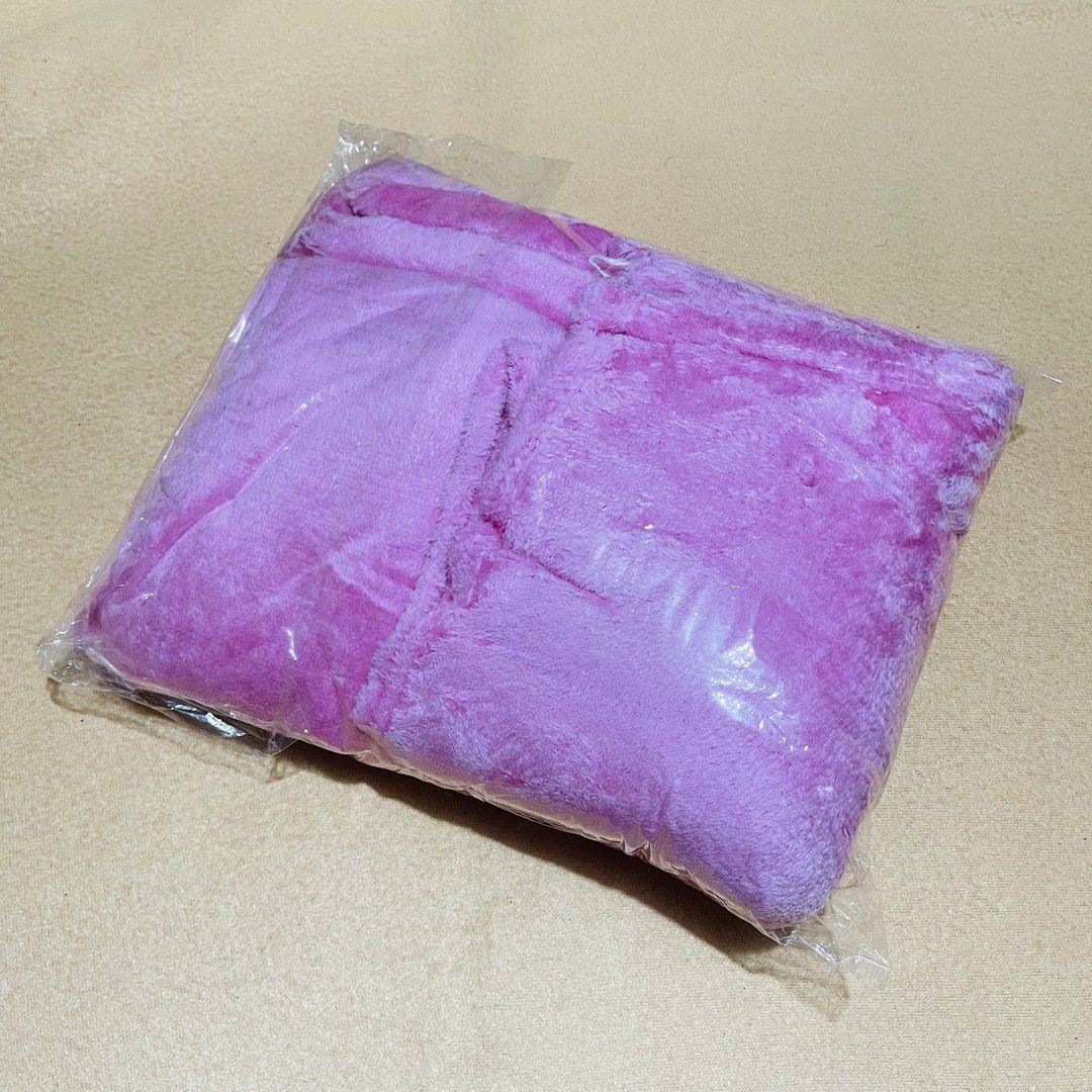 Velvet Blanket (Category: Bedding & Towels) located in Manila. Submitted by jinariii (Listing ID 1468870899, Image 2). Description: ▫️NEW ▫️Velvety fabric ▫️Shiny magenta in color 🔺RFS: wrong color 💰MOP: BPI | Maribank | MAYA | GCash.