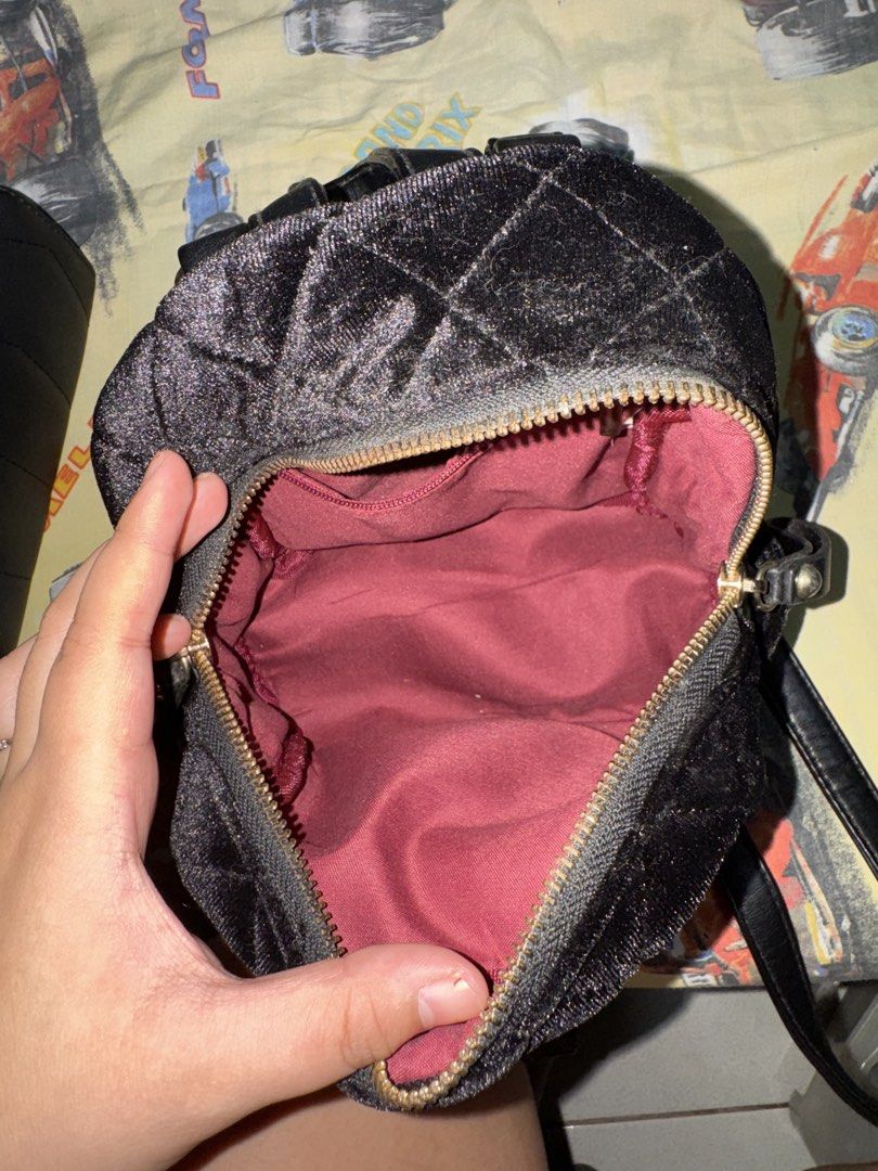 Velvet Mini Bag (Category: Other Accessories) located in Manila. Submitted by ligayajm (Listing ID 1468879702, Image 3). Description: .