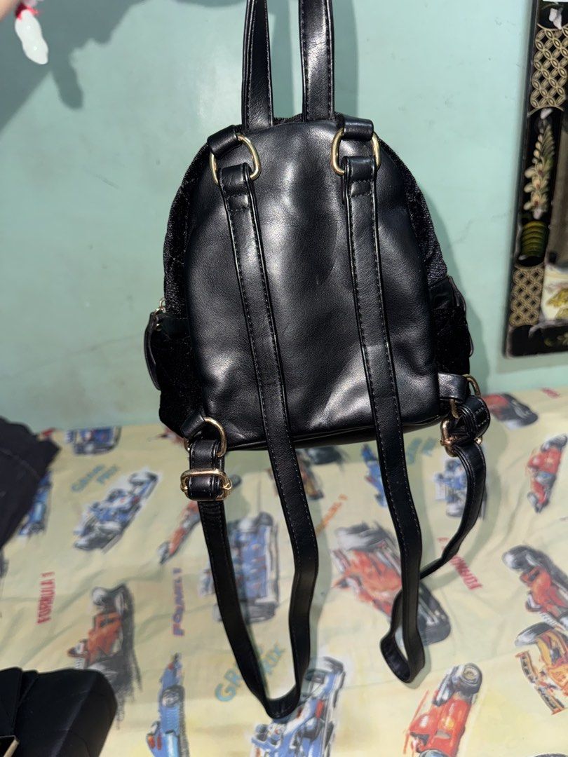 Velvet Mini Bag (Category: Other Accessories) located in Manila. Submitted by ligayajm (Listing ID 1468879702, Image 2). Description: .