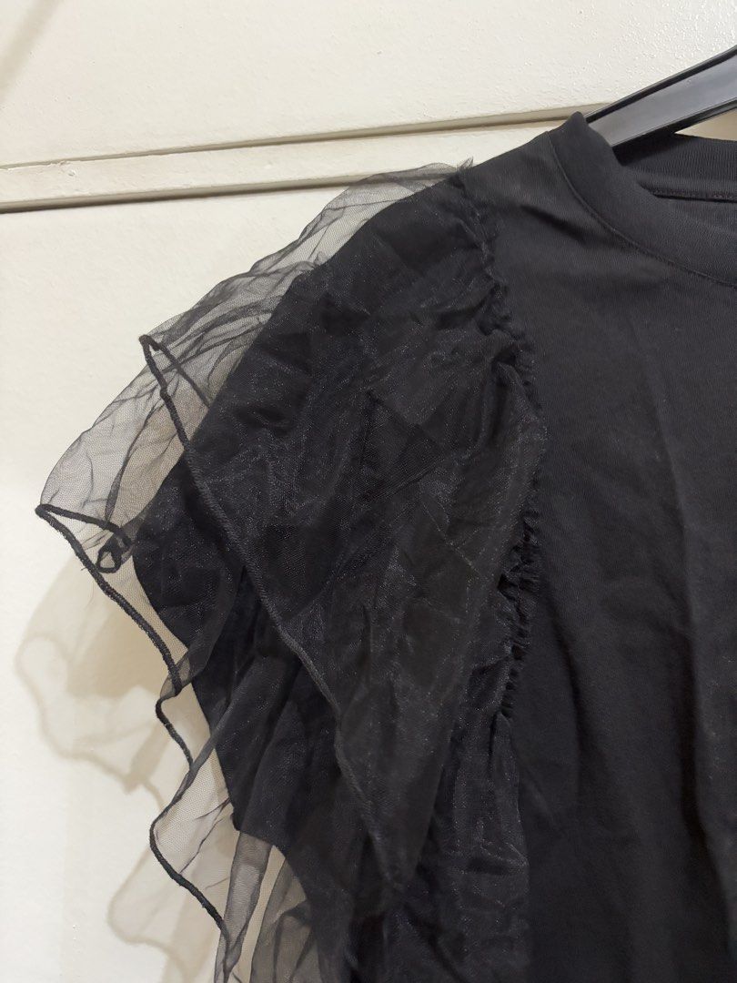 VENTI Black Blouse with Mesh Ruffle Sleeves Size M (Category: Blouses) located in Bulacan. Submitted by hey_alyyy (Listing ID 1468718754, Image 2). Description: - Brand: Venti - Size: Medium - Color: Black - Material: Soft 85% cotton body with mesh and tulle ruffle shoulder details - Neckline: Crew neck - Style: Great for elevating everyday casual outfits.