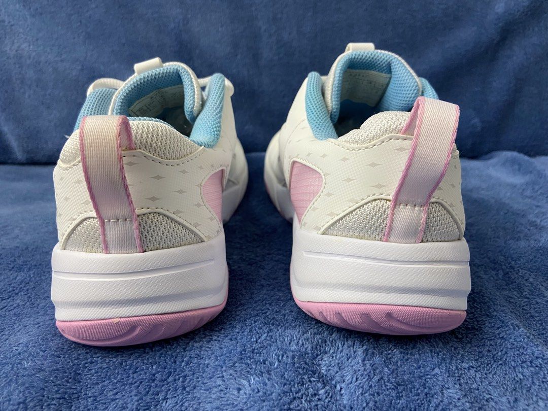 Victor A311F (Category: Sneakers) located in Cebu City. Submitted by jvlz97 (Listing ID 1468760013, Image 3). Description: Excellent Condition No Box Spikey/Squeaky.