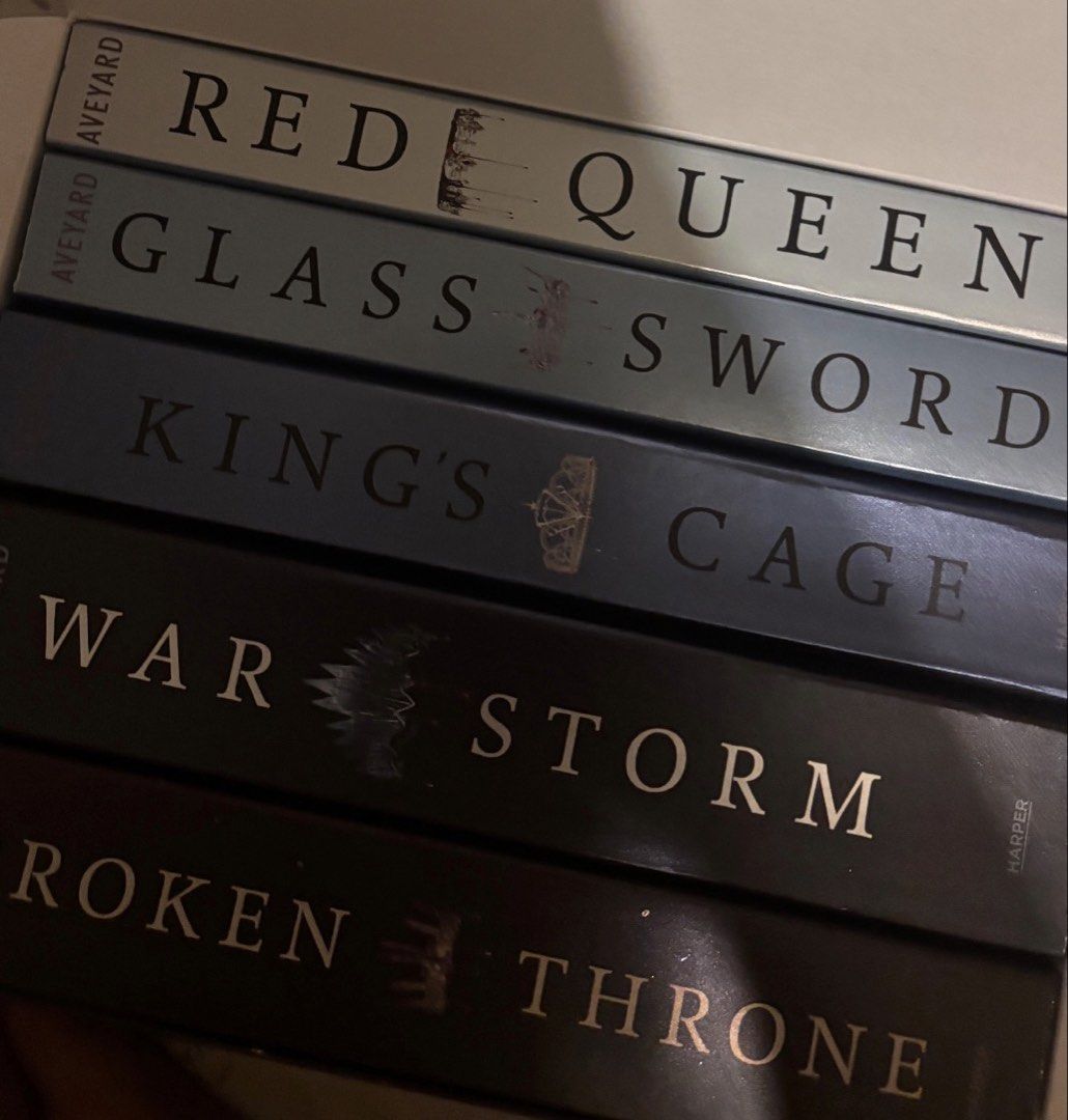Victoria Aveyard Red Queen 5-Book Box Set (Category: Storybooks) located in Manila. Submitted by kt.dd (Listing ID 1468904643, Image 1). Description: - Complete 5-book collection by Victoria Aveyard - Includes Red Queen, Glass Sword, King's Cage, War Storm, and Broken Throne - Comes in the original decorative box set sleeve - Pages are clean and bindings are fully intact - Excellent fantasy read and great for collectors - like new condition! .