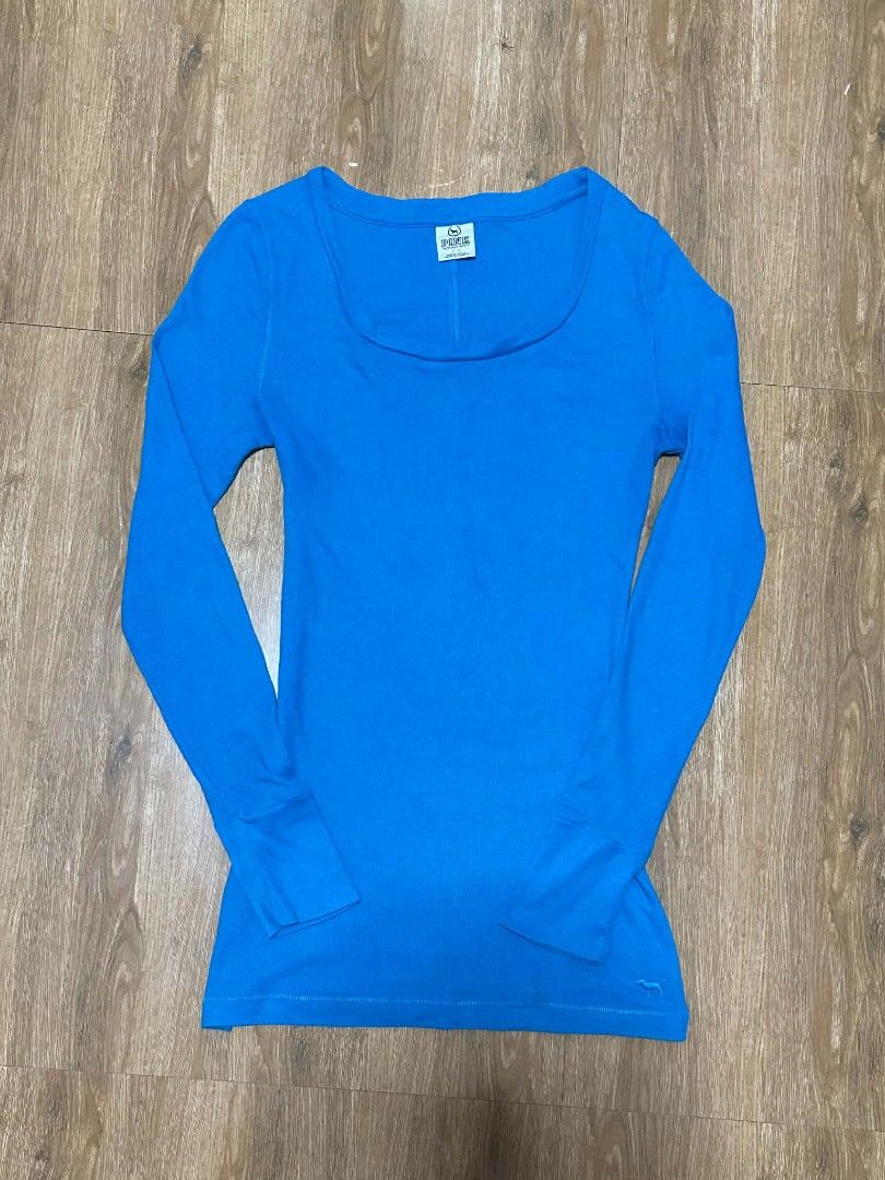 Victoria secret Pink (Category: Longsleeves) located in Manila. Submitted by y2k_neggy (Listing ID 1468806014, Image 1). Description: Excellent condition/ No flaws Size: Meduim/Large Dm me‼️💞.