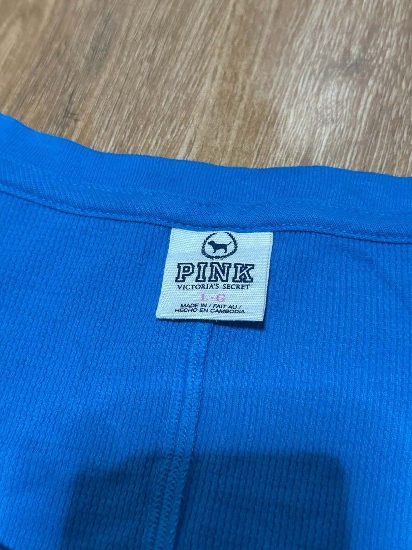 Victoria secret Pink (Category: Longsleeves) located in Manila. Submitted by y2k_neggy (Listing ID 1468806014, Image 2). Description: Excellent condition/ No flaws Size: Meduim/Large Dm me‼️💞.
