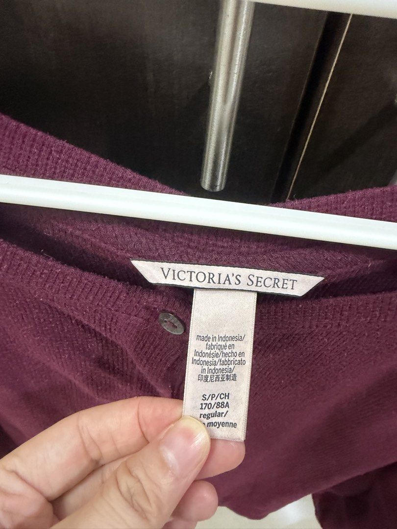 Victoria's Secret Top / Longsleeve (Category: Longsleeves) located in Mandaluyong City. Submitted by mry.mry (Listing ID 1468802243, Image 2). Description: .