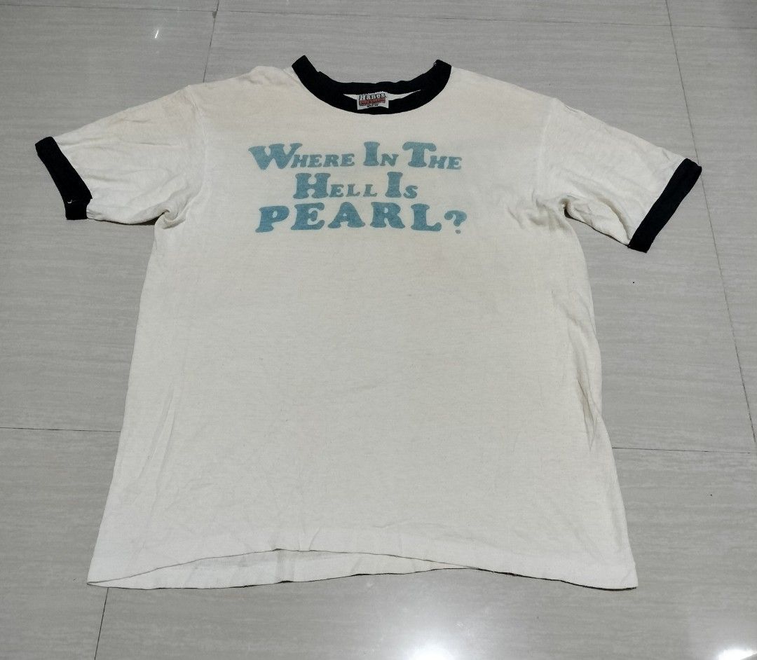 VINTAGE 80s RINGER TEE (Category: Tshirts & Polo Shirts ) located in Sariaya. Submitted by social_animalz (Listing ID 1468867152, Image 1). Description: 20 x 24.5 needs deep cleaning, yellowish na yung tela shipping fee is not included.