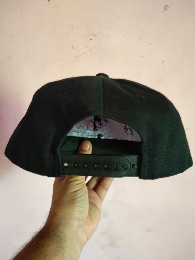 Vintage Black Taiwan Bugs Bunny Snapback Cap (Category: Caps & Hats) located in Mangaldan. Submitted by niftythrifty69 (Listing ID 1468734117, Image 3). Description: - Authentic black snapback hat with embroidered Bugs Bunny and 'I love Taiwan' front graphic - Adjustable plastic snapback closure fits most head sizes - Sturdy flat brim structure and clean inner lining - Great addition to any streetwear collection - Condition: Brand new / Excellent