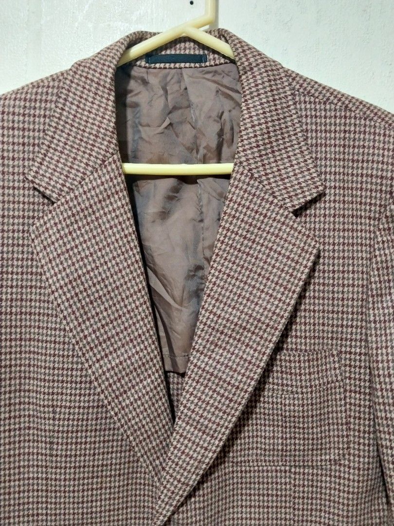 Vintage Brown Red Houndstooth wool Blazer Jacket (Category: Coats, Jackets and Outerwear) located in Manila. Submitted by PrinceDani.Clothing (Listing ID 1468798610, Image 3). Description: vintage brown red houndstooth wool blazer Medium fit 21in width 29in length 17in shoulder 23in sleeves issue: 1 hole excellent condition .