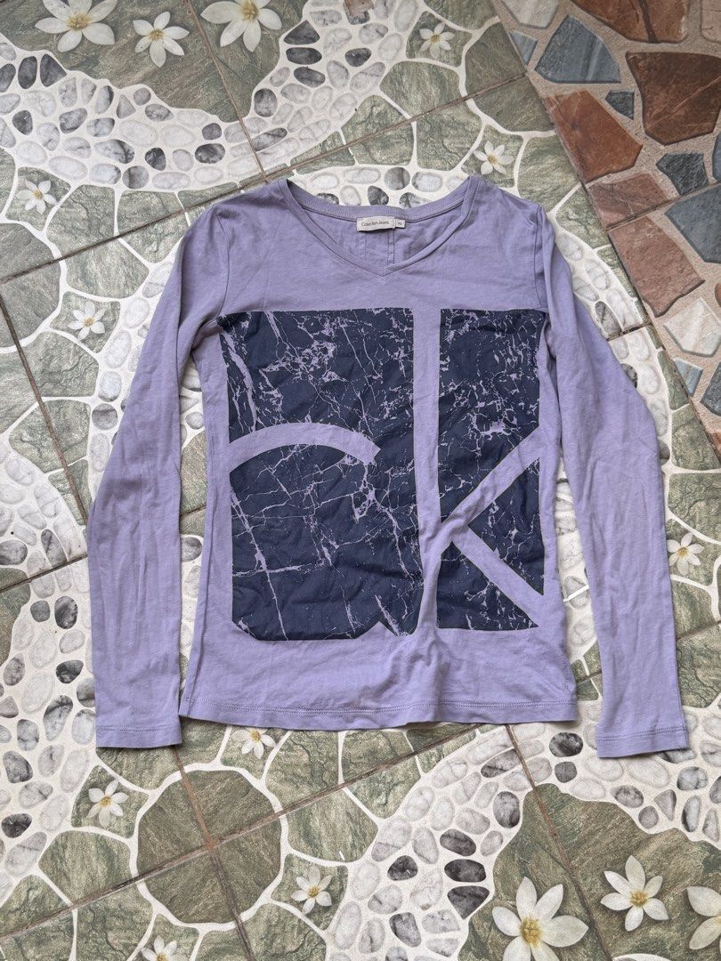 Vintage Calvin Klein Top (Category: Others Tops) located in Manila. Submitted by angelconscious (Listing ID 1468803588, Image 2). Description: No issues.