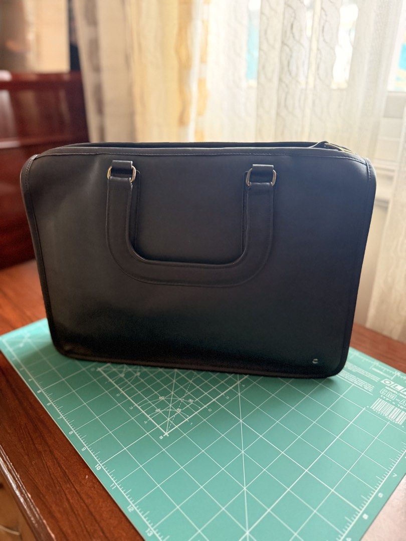Vintage Coach Bag NYC 🍎 (Category: Luxury Bags & Wallets) located in Taguig. Submitted by gwenls (Listing ID 1468149094, Image 2). Description: 💯 Authentic Vintage Coach No. 9430 Standard Slim Satchel in Navy 💙 Made in NYC 🗽 Talon zipper Clean inside Still in good vintage condition for its age, made during late 70s Visible signs of use. Please see pics. Message me for more details. Thanks.