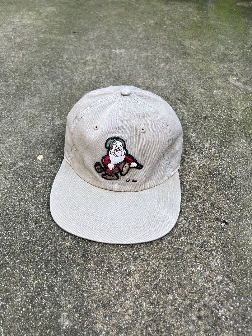 VINTAGE GRUMPY GOLF HAT (Category: Caps & Hats) located in Caloocan City. Submitted by gothrifted (Listing ID 1468815744, Image 1). Description: VINTAGE GRUMPY GOLF HAT - thrifted - fair condition - minimal damage on brim *color may vary due to lighting .