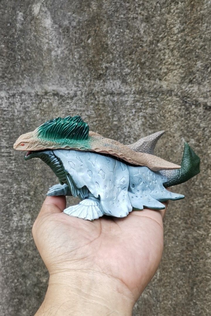 Vintage kaiju (Category: Action & Battle Toys) located in Botolan. Submitted by weirdconnectioncollectibles (Listing ID 1468803093, Image 1). Description: Kaiju Bandai markings 450 J&t shipping kahit saan sa pinas.