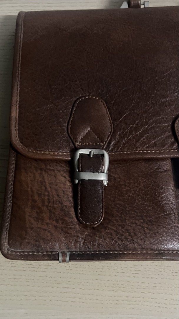 Vintage Leather Briefcase (Category: Briefcases) located in San Juan City. Submitted by scarfacee (Listing ID 1468869953, Image 3). Description: 90s Vintage Leather Briefcase Well maintained, rarely used No leather cracks Code lock Zippers working No issues Includes leather shoulder strap Open to offers Location: San Juan.