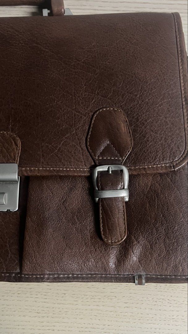 Vintage Leather Briefcase (Category: Briefcases) located in San Juan City. Submitted by scarfacee (Listing ID 1468869953, Image 2). Description: 90s Vintage Leather Briefcase Well maintained, rarely used No leather cracks Code lock Zippers working No issues Includes leather shoulder strap Open to offers Location: San Juan.
