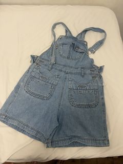 (Category: ) located in . Submitted by thriftedfinds_ (Listing ID 1468868804, Image 1). Description: .