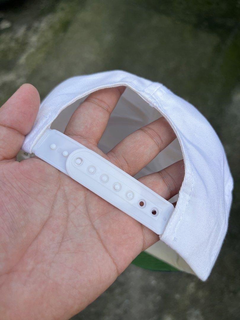 VINTAGE LONE STAR LIGHT BEER CAP (Category: Caps & Hats) located in Caloocan City. Submitted by gothrifted (Listing ID 1468808706, Image 3). Description: VINTAGE LONE STAR LIGHT BEER CAP - thrifted - snapback - 10/10 color rate - fair condition *color may vary due to lighting .