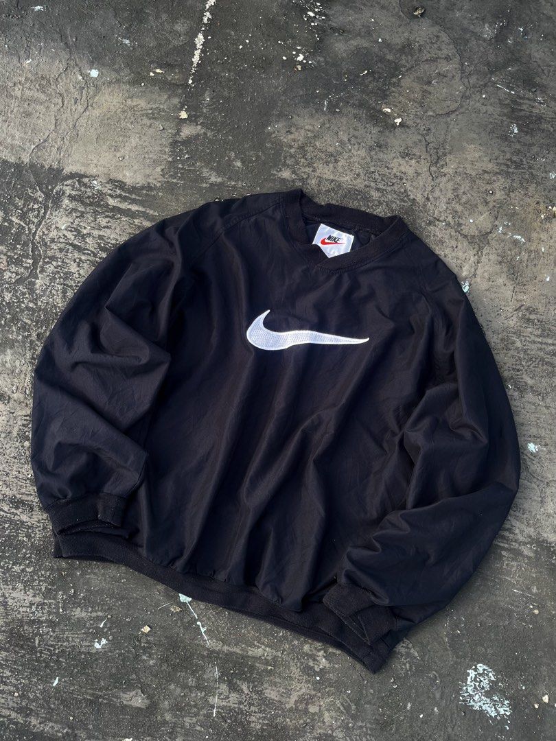 Vintage nike pullover (Category: Coats, Jackets and Outerwear) located in Manila. Submitted by thrift_tg (Listing ID 1468919481, Image 2). Description: Vintage 90’s Nike Pullover Windbreaker Black / White Center Swoosh Size: XL on tag - Made in USA (rare tag!) Dimes: 27/28 Color rate: 9/10 Condition: 7/10 to 7.5/10 Issues: • Loose ribbings all over (cuffs, hem, neck) • Neck garter maluwag - kita sa pic, naka-open na V-cut • Normal wear for vintag