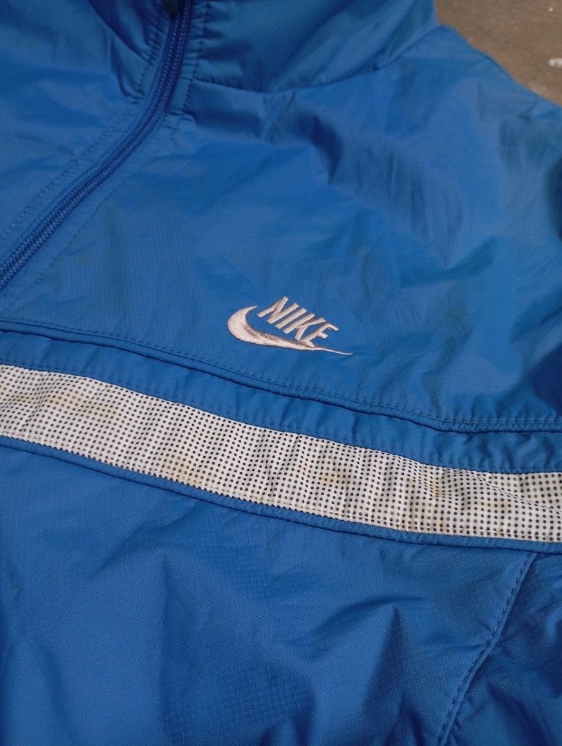 Vintage nike track jacket 🫶 (Category: Coats, Jackets and Outerwear) located in Manila. Submitted by thrifterzz_ph (Listing ID 1468729236, Image 3). Description: Dimes: W-22/L-27 (M) heavy weight Issue: None color rate: 9/10 excellent condition.