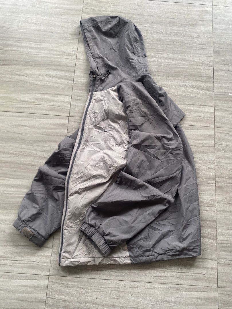 Vintage nike windbreaker (Category: Coats, Jackets and Outerwear) located in Bacolod City. Submitted by bnta_bounce (Listing ID 1468814716, Image 1). Description: Flaws: needs wash / washable stains Length 29 Width 26.