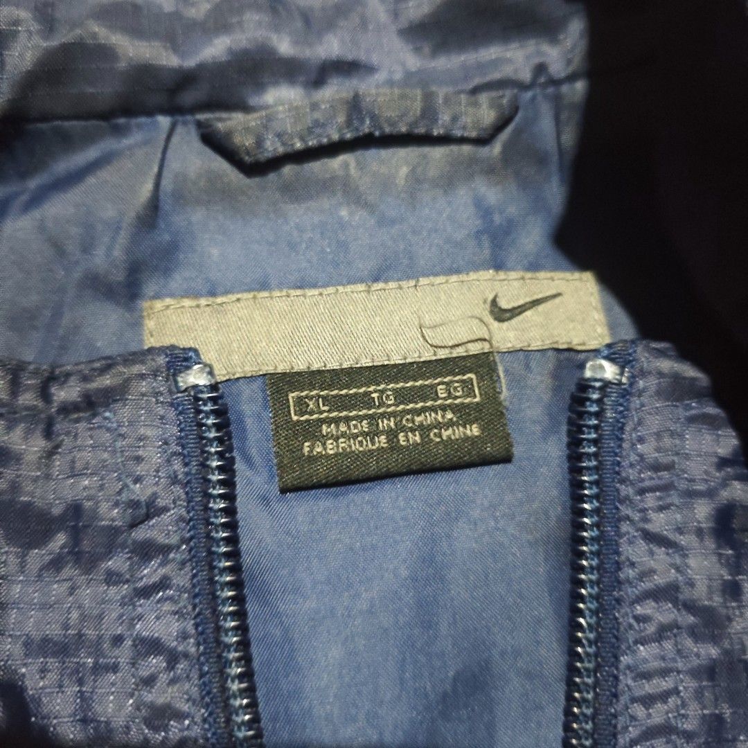 Vintage Nike Windbreaker (Category: Coats, Jackets and Outerwear) located in Dagupan City. Submitted by johnny.flips (Listing ID 1468867972, Image 2). Description: 25.5W 28L Good condition needs wash minimal lint only.