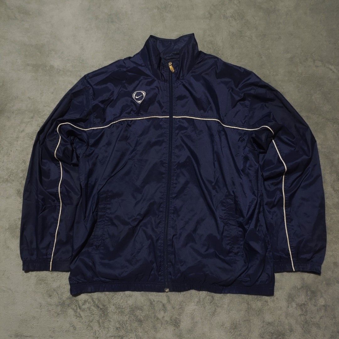 Vintage Nike Windbreaker (Category: Coats, Jackets and Outerwear) located in Dagupan City. Submitted by johnny.flips (Listing ID 1468867972, Image 1). Description: 25.5W 28L Good condition needs wash minimal lint only.