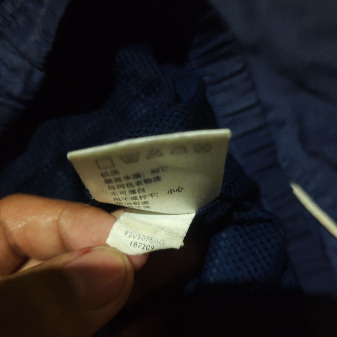 Vintage Nike Windbreaker (Category: Coats, Jackets and Outerwear) located in Dagupan City. Submitted by johnny.flips (Listing ID 1468867972, Image 3). Description: 25.5W 28L Good condition needs wash minimal lint only.