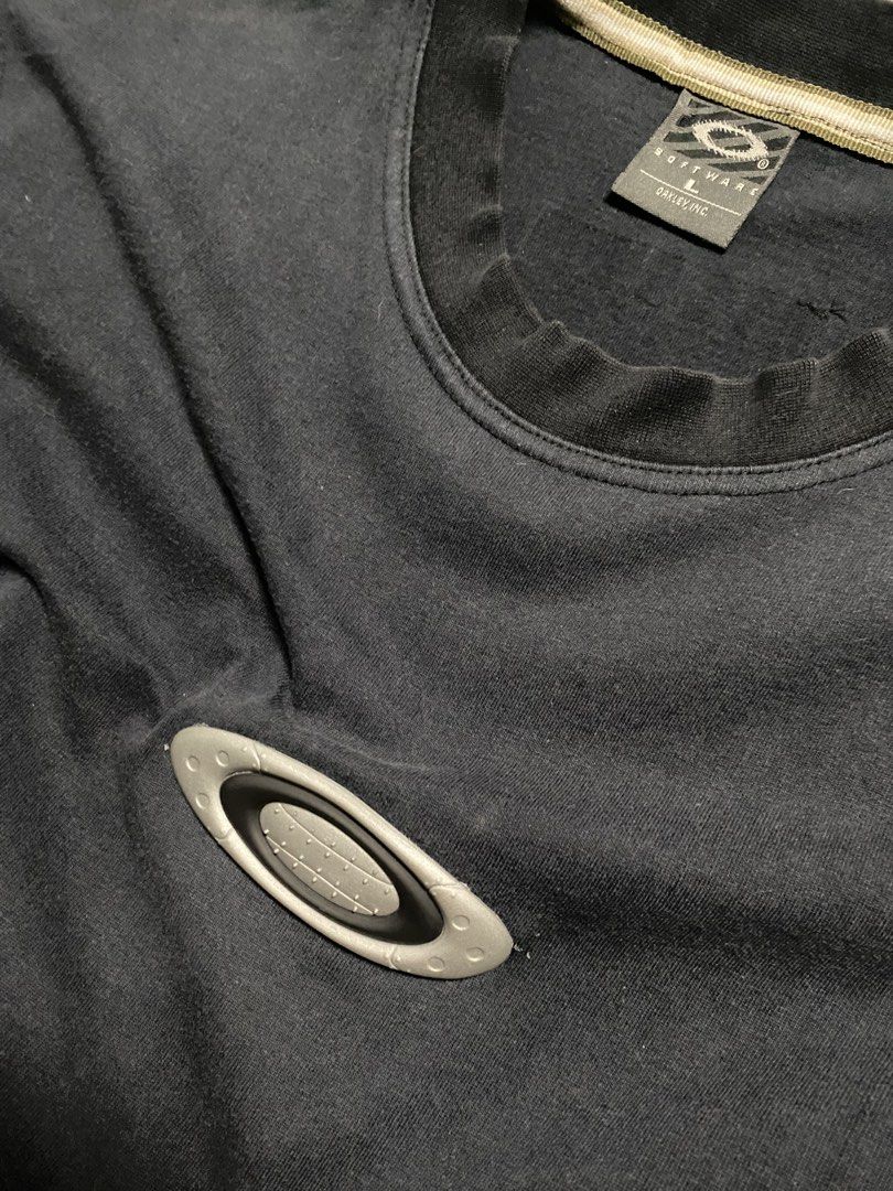 Vintage Oakley Software Shirt (Category: Tshirts & Polo Shirts ) located in Iloilo. Submitted by anything_goesph (Listing ID 1468876651, Image 3). Description: 20.5 inch pit to pit 30 inch lenght 11 inch sleeve 19 inch shoulder see photos for details.