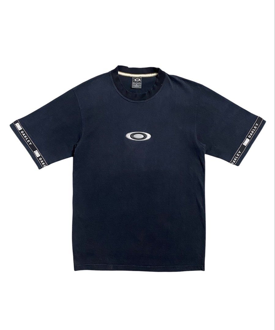 Vintage Oakley Software Shirt (Category: Tshirts & Polo Shirts ) located in Iloilo. Submitted by anything_goesph (Listing ID 1468876651, Image 1). Description: 20.5 inch pit to pit 30 inch lenght 11 inch sleeve 19 inch shoulder see photos for details.