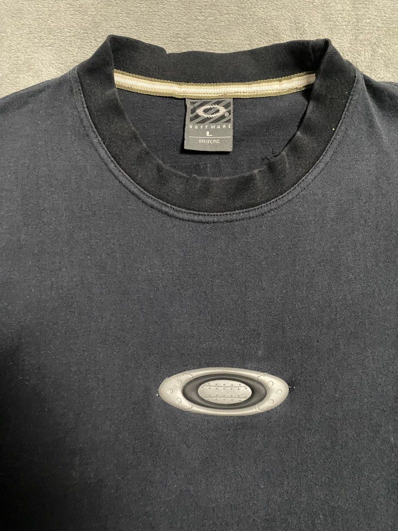 Vintage Oakley Software Shirt (Category: Tshirts & Polo Shirts ) located in Iloilo. Submitted by anything_goesph (Listing ID 1468876651, Image 2). Description: 20.5 inch pit to pit 30 inch lenght 11 inch sleeve 19 inch shoulder see photos for details.