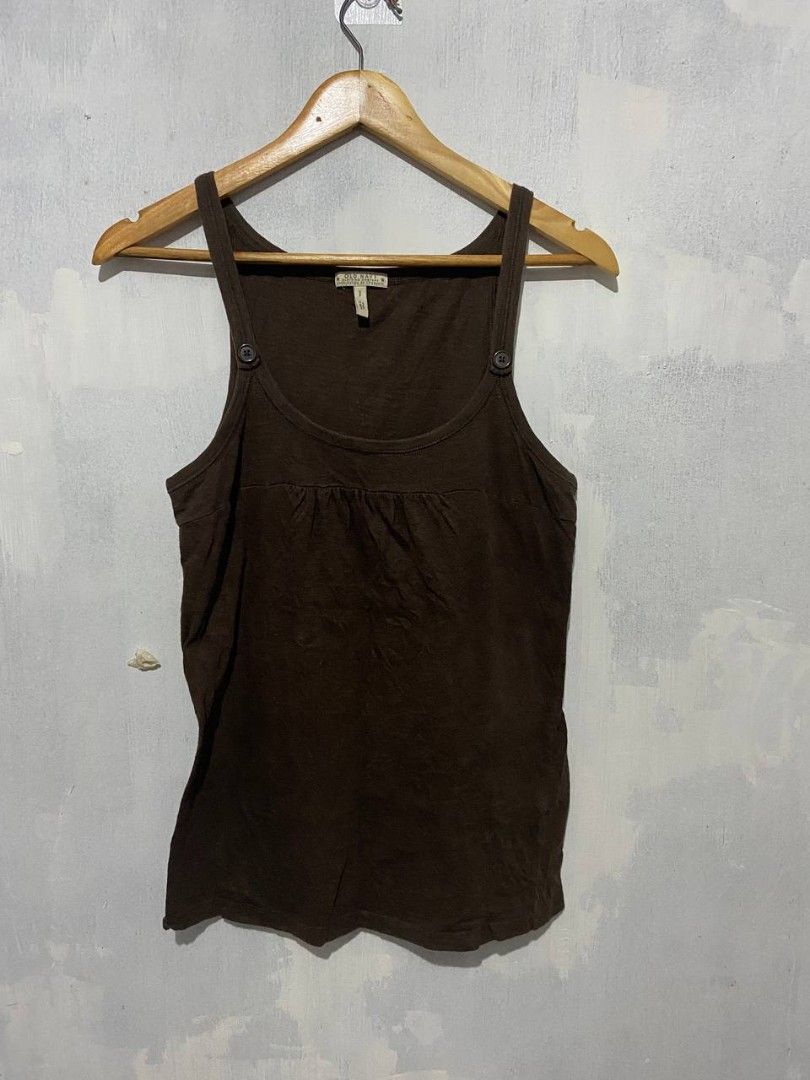 Vintage Old Navy top (Category: Sleeveless) located in San Rafael. Submitted by _foundbyk (Listing ID 1468873531, Image 1). Description: small-med .