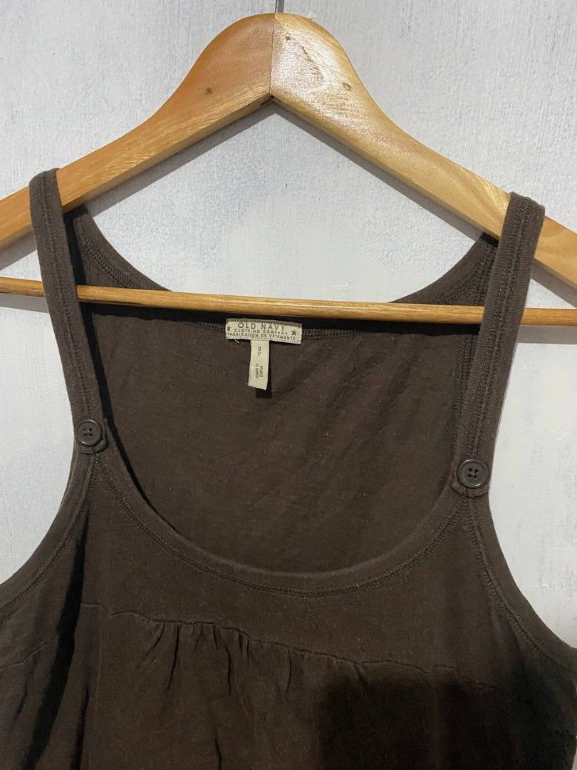 Vintage Old Navy top (Category: Sleeveless) located in San Rafael. Submitted by _foundbyk (Listing ID 1468873531, Image 2). Description: small-med .