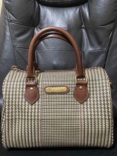 (Category: ) located in . Submitted by HelloAnn_Closet (Listing ID 1468891873, Image 1). Description: .