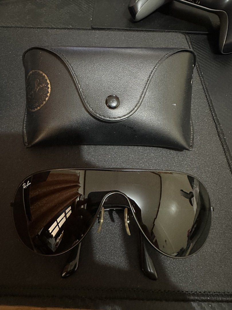 Vintage Ray Ban Bausch & Lomb (Category: Sunglasses & Eyewear) located in Legazpi City. Submitted by jaysx666 (Listing ID 1468718789, Image 1). Description: Vintage, Legit with og hardcase.