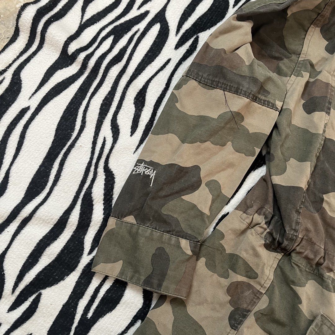 Vintage stussy camou jacket (Category: Coats, Jackets and Outerwear) located in Manila. Submitted by royaldripmanila (Listing ID 1468929587, Image 2). Description: No issue W21 L28.