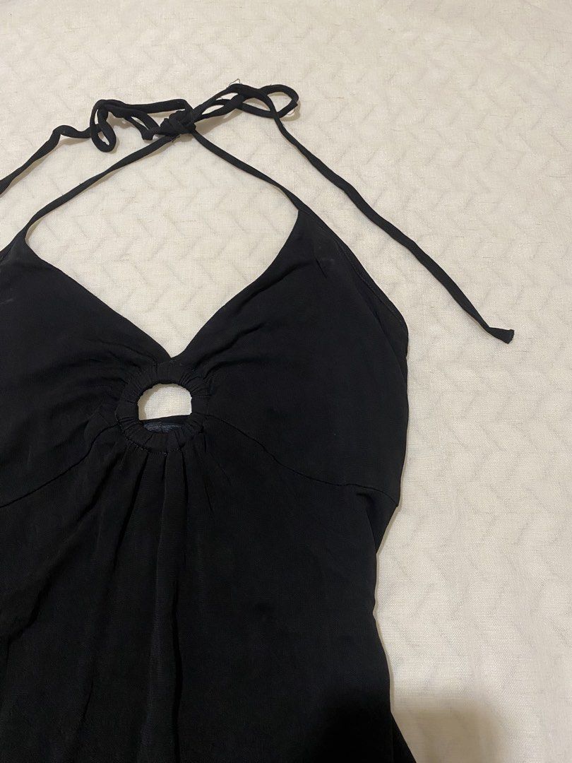 Vintage Y2k BEBE Halter Black Mini Dress (Category: Dresses) located in Marilao. Submitted by kyssmarila (Listing ID 1468874849, Image 3). Description: — Size: S on tag Waistline: 26-28” Bust: 32-34” Length: 28” — Condition: 9/10 — Flaws: None.