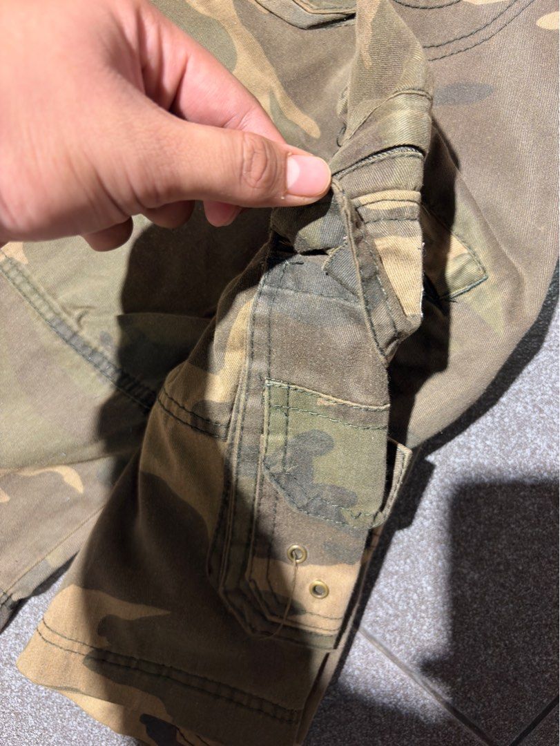 Vintage y2k Camo Cargo Jorts (Category: Shorts) located in Binan City. Submitted by micosarchive (Listing ID 1468847480, Image 3). Description: Dm For Dimes And details.