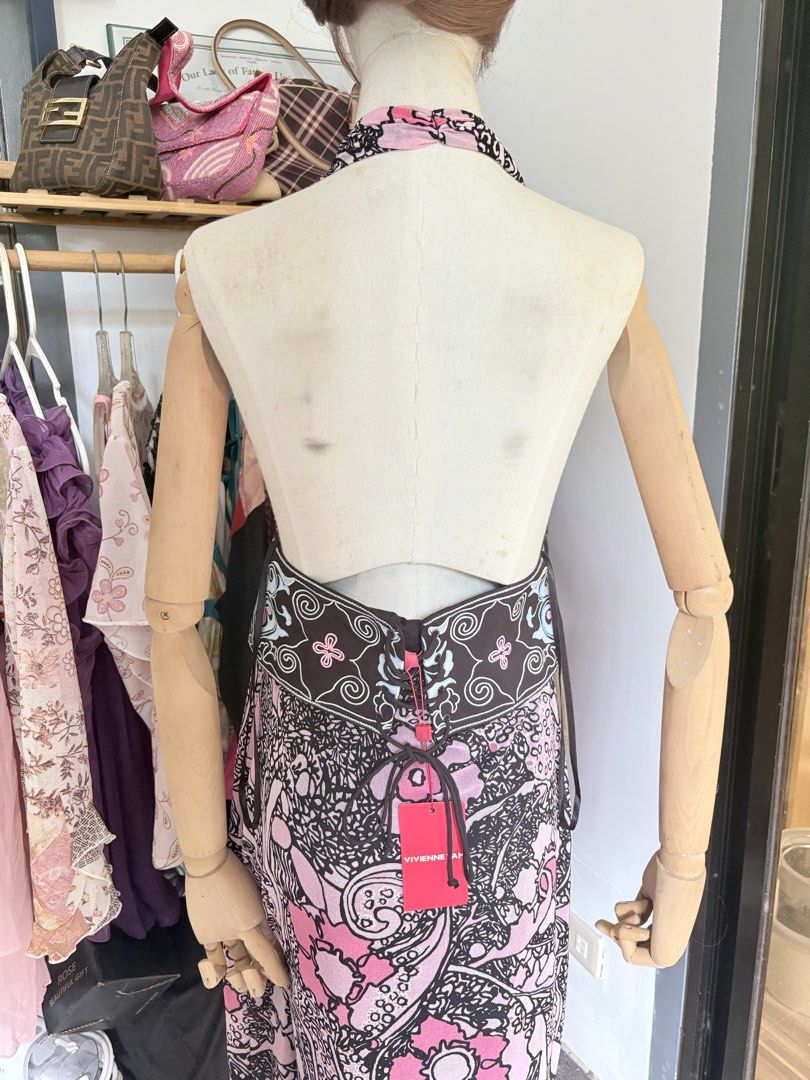 VIVIENNE TAM (Category: Dresses) located in Manila. Submitted by thriftnicarla08 (Listing ID 1468876203, Image 3). Description: The dress features Vivienne Tam’s signature pink and black paisley floral print layout alongside a distinct waistband showcasing the traditional Chinese “Double Happiness” (囍) symbol. This specific mesh fabrication, print style, and aesthetic are characteristic of her iconic archival collections from the late 1990s to th