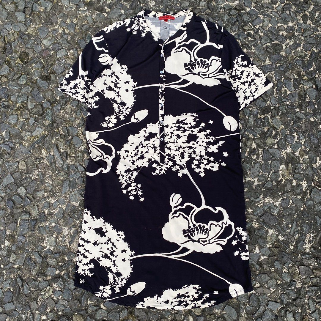 Vivienne Tam Printed Dress (Category: Dresses) located in Quezon City. Submitted by rebirthalley (Listing ID 1468776836, Image 1). Description: Witdh-18.5 Length-36 Sleeve-8.5 Shoulder-16 Hem-20.5 Excellent Need wash only.