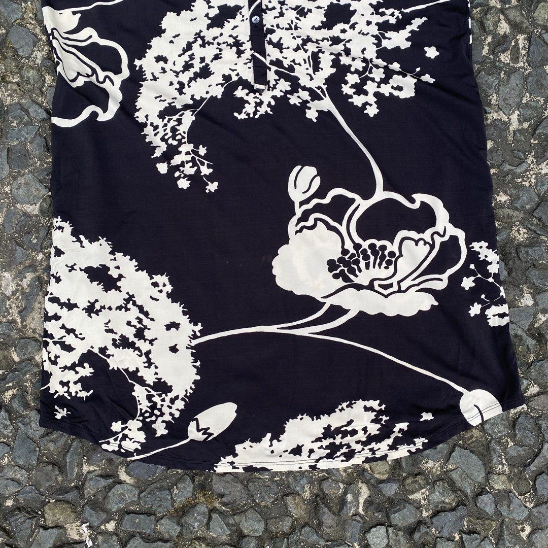 Vivienne Tam Printed Dress (Category: Dresses) located in Quezon City. Submitted by rebirthalley (Listing ID 1468776836, Image 3). Description: Witdh-18.5 Length-36 Sleeve-8.5 Shoulder-16 Hem-20.5 Excellent Need wash only.