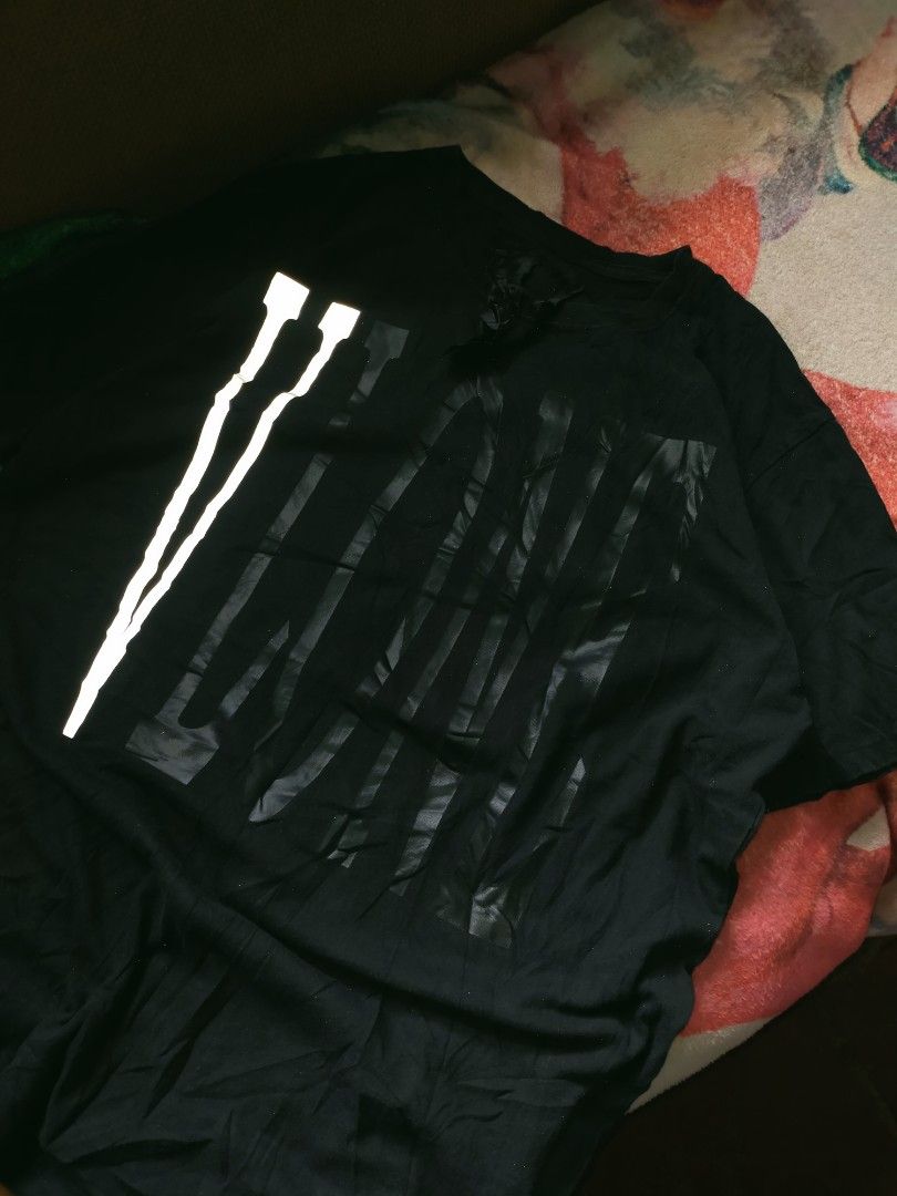 VLONE REFLECTORIZE BLACK SHIRT (Category: Tshirts & Polo Shirts ) located in Manila. Submitted by kobemodina_0330 (Listing ID 1468759815, Image 2). Description: VLone shirt Reflectorize design Large to XL fittings As new condition 600 shipped 📥.