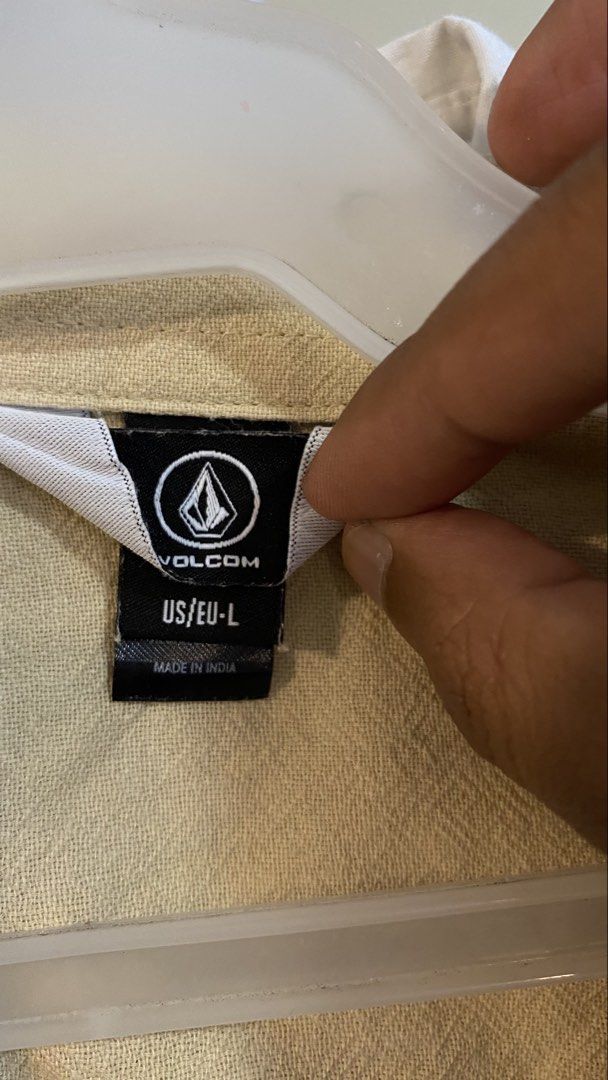 VOLCOM Beige Button Down Polo – Men’s (Category: Tshirts & Polo Shirts ) located in Lucena. Submitted by ojfinds (Listing ID 1468760964, Image 2). Description: ‼️FOR SALE‼️ VOLCOM Beige Button Down Polo – Men’s • Size: Large (Fits XL) (W23.5 L30) • Condition: Excellent / No issues Available. Message for details..