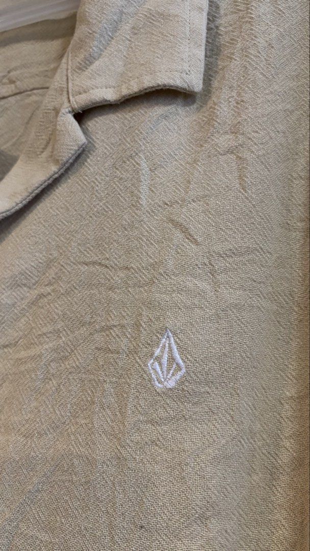 VOLCOM Beige Button Down Polo – Men’s (Category: Tshirts & Polo Shirts ) located in Lucena. Submitted by ojfinds (Listing ID 1468760964, Image 3). Description: ‼️FOR SALE‼️ VOLCOM Beige Button Down Polo – Men’s • Size: Large (Fits XL) (W23.5 L30) • Condition: Excellent / No issues Available. Message for details..