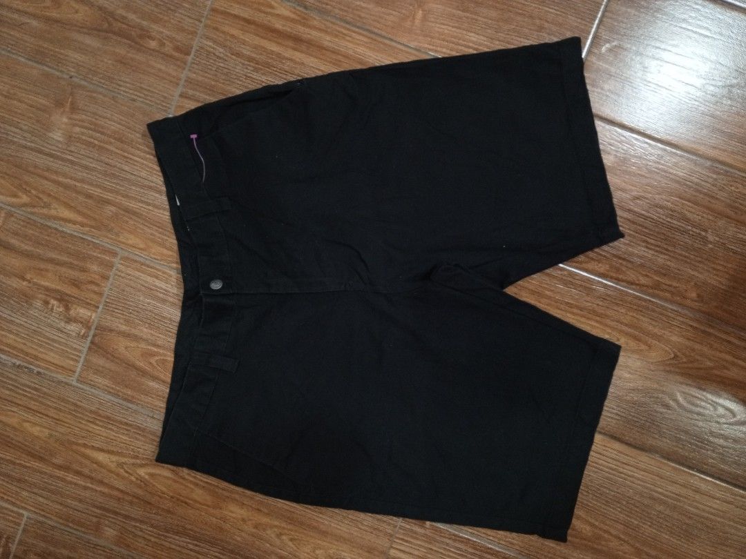 Volcom Black Shorts Size 38 (Category: Shorts) located in Orani. Submitted by thriftniea (Listing ID 1468732348, Image 2). Description: VOLCOM 38 TAG WAIST SIZE 40 LENGTH 23 9.5/10 CR AS NEW LOC: BATAAN PRICE + SF.