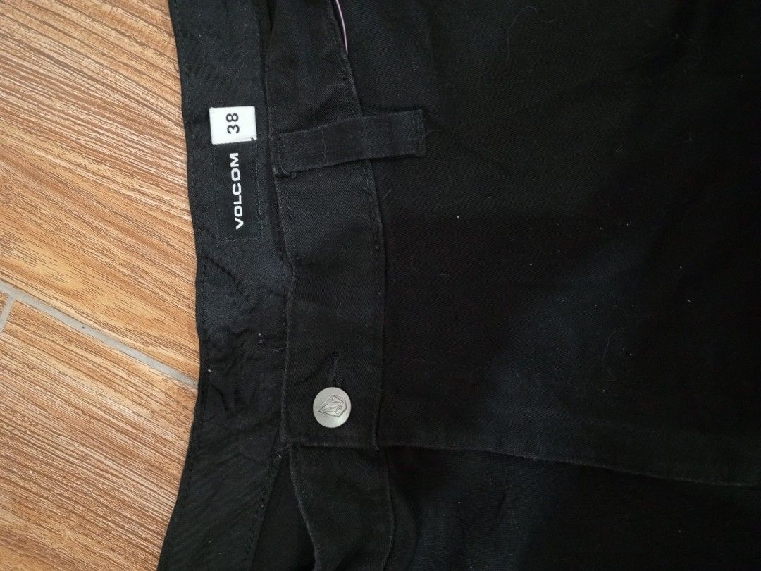 Volcom Black Shorts Size 38 (Category: Shorts) located in Orani. Submitted by thriftniea (Listing ID 1468732348, Image 3). Description: VOLCOM 38 TAG WAIST SIZE 40 LENGTH 23 9.5/10 CR AS NEW LOC: BATAAN PRICE + SF.
