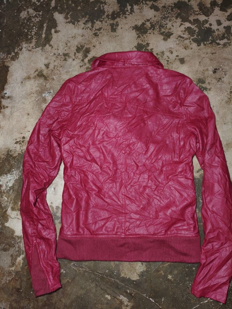 Volcom Leather Zip Up Hooded Jacket (Category: Coats, Jackets and Outerwear) located in Polangui. Submitted by quongmarka50283 (Listing ID 1468722101, Image 2). Description: volcom leather jacket dimes:19/25 .
