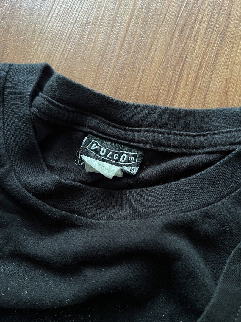 Volcom Stone Graphic T-Shirt (Category: Activewear) located in Butuan. Submitted by arahukay.ph (Listing ID 1468725667, Image 3). Description: excellent condition Shipped .
