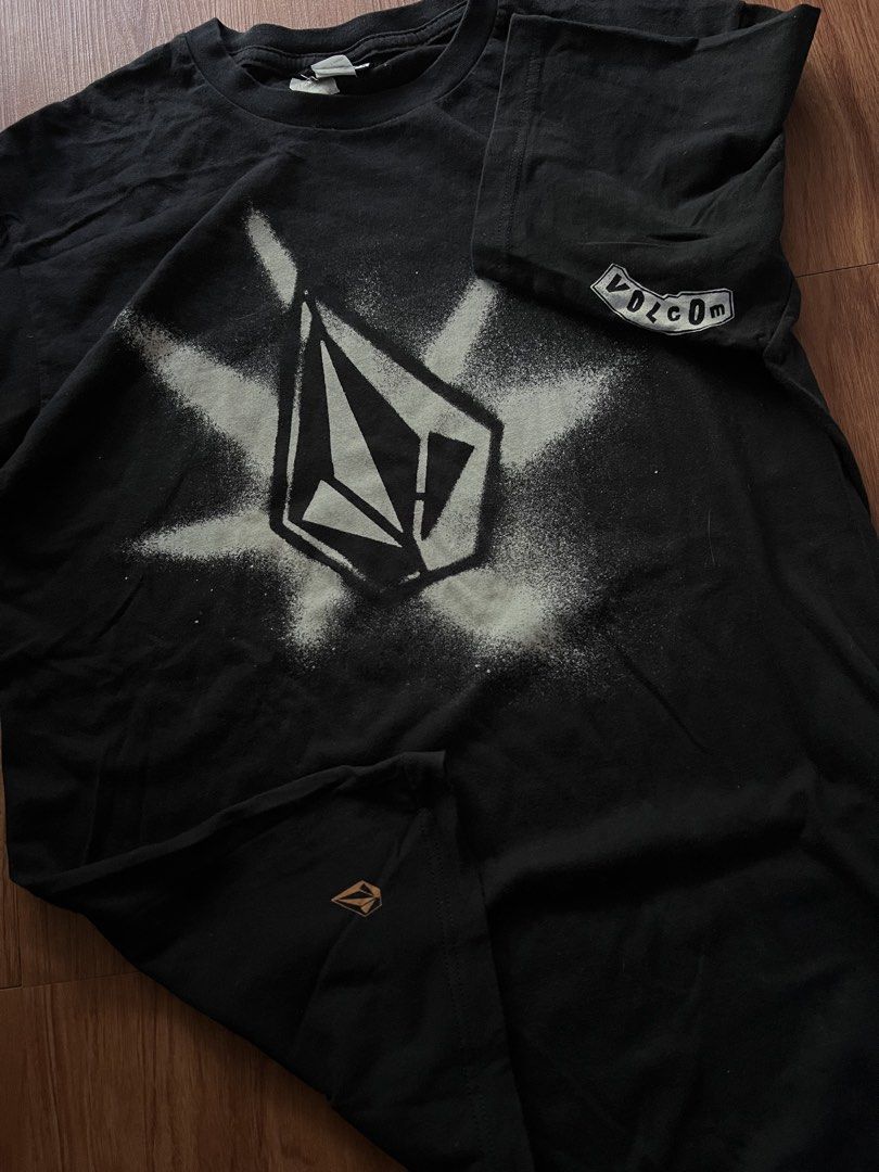 Volcom Stone Graphic T-Shirt (Category: Activewear) located in Butuan. Submitted by arahukay.ph (Listing ID 1468725667, Image 2). Description: excellent condition Shipped .
