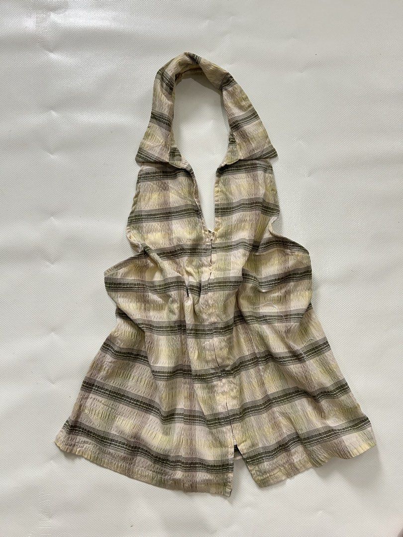 vtg backless top (Category: Sleeveless) located in Bacolod City. Submitted by helpmedeclutter____tf (Listing ID 1468762594, Image 1). Description: no flaws small to medium sf 95 via jnt mop: bpi.