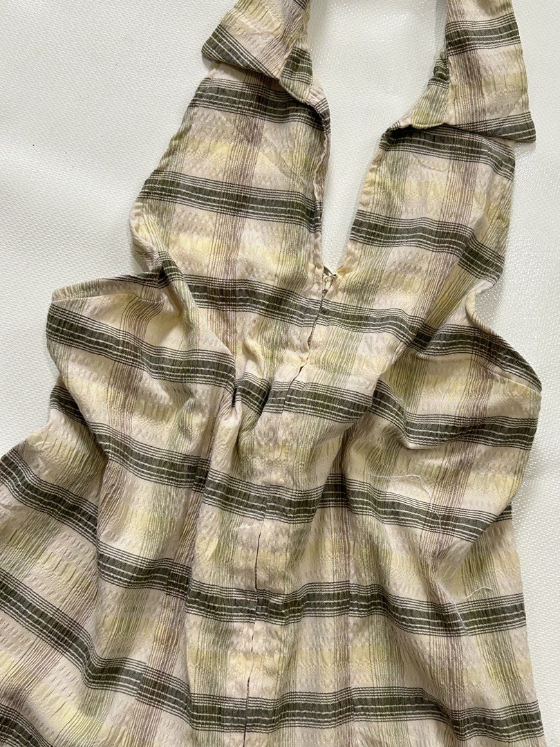 vtg backless top (Category: Sleeveless) located in Bacolod City. Submitted by helpmedeclutter____tf (Listing ID 1468762594, Image 2). Description: no flaws small to medium sf 95 via jnt mop: bpi.